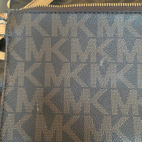 Michael Kors Large Logo Tote With Wristlet - Picture 7 of 7